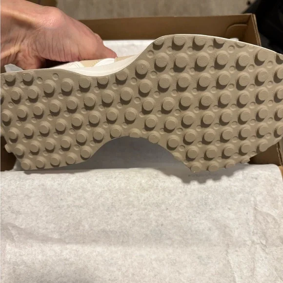 NEW BALANCE 327 - Picture 9 of 10